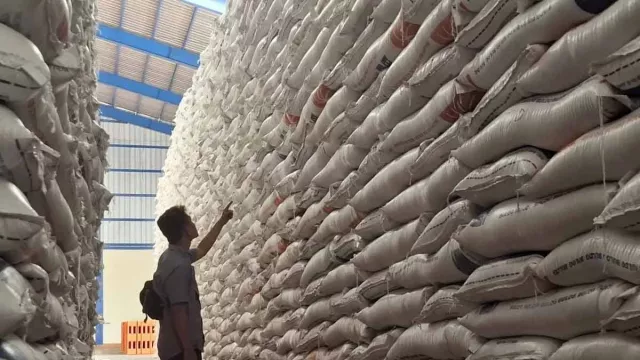 DPR Kritik Bulog, Distribusi Beras Disebut Lambat dan Penyimpanannya Jelek - GenPI.co