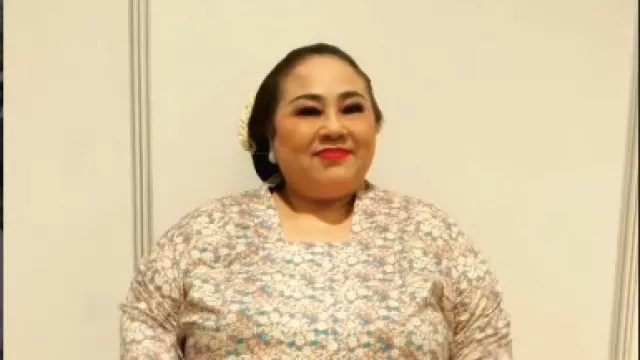 Rajin Bikin Konten Lucu Karena Gabut, Nunung Srimulat Dibantu Tim - GenPI.co