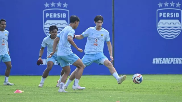 Bojan Hodak Puji Dion Markx, Sebut Bek Tengah Masa Depan Persib - GenPI.co