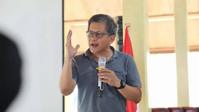 Rocky Gerung Soroti Kasus Siswa SD di NTT, Iuran Dewan Perdamaian Rp 17 Triliun Disentil - GenPI.co