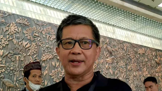 Rocky Gerung Sebut Investasi Buruk 10 Tahun Pemerintahan Jokowi, Ditanggung Prabowo - GenPI.co