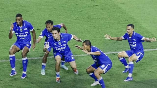  Kalahkan Malut United, Persib Bandung Kokoh di Puncak - GenPI.co