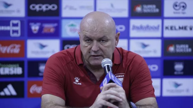 Bojan Hodak Nilai Persib Bandung Banyak Peluang Bobol Gawang Malut United - GenPI.co