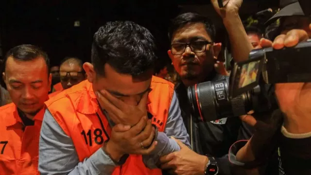 Sempat Kabur, Bos Blueray Cargo Akhirnya Menyerahkan Diri ke KPK - GenPI.co