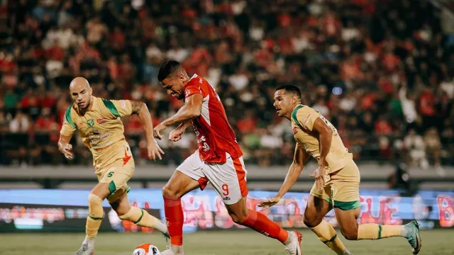Johnny Jansen Evaluasi Lini Depan Bali United yang Tumpul Lawan Persebaya - GenPI.co