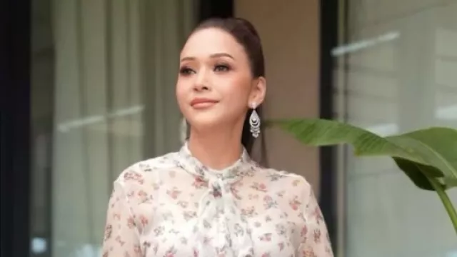 Rahasiakan Tanggal El Rumi dan Syifa Hadju Menikah, Maia Estianty Sebut Adat Jawa - GenPI.co