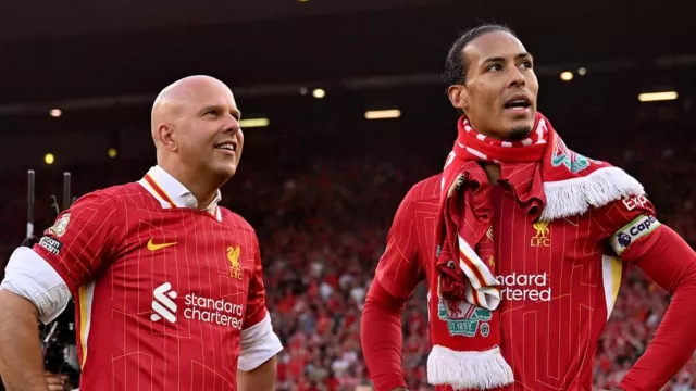Liverpool Dikalahkan Man City, Virgil van Dijk dan Arne Slot Selisih Pendapat - GenPI.co