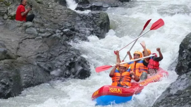 Wisata Petualangan di Bali, Uji Adrenalin Arung Jeram Sungai Gelar Jembrana! - GenPI.co