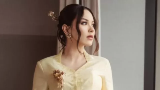 El Rumi Segera Menikah, Alyssa Daguise Batal Melahirkan di Luar Negeri - GenPI.co