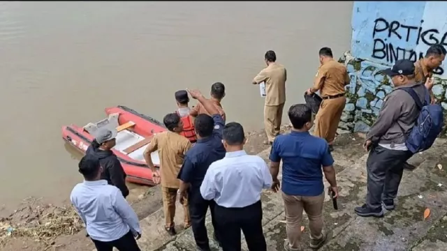 Sungai Cisadane Diduga Tercemar Seusai Kebakaran Gudang Kimia, Warga Diminta Waspada - GenPI.co