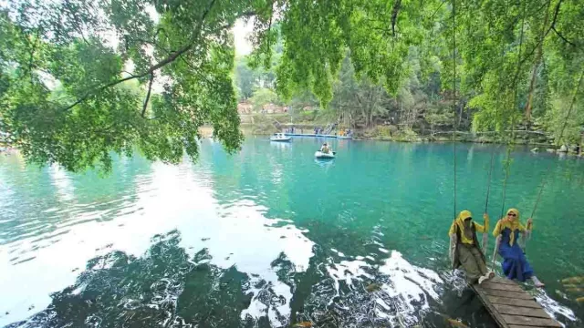 Rekomendasi Wisata Kuningan, Menikmati Indahnya Telaga Biru Cicerem - GenPI.co