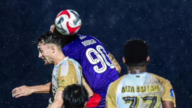  Bertolak Belakang - GenPI.co