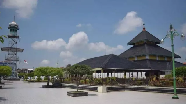 Rekomendasi Wisata Religi di Jawa Tengah, Mengagumi Keunikan Masjid Agung Demak - GenPI.co