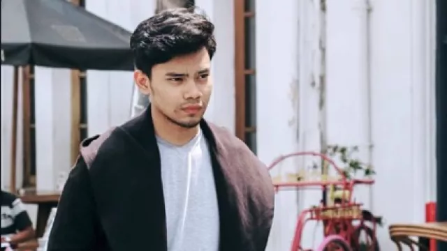 Ogah Memelas Damai, Insanul Fahmi Tunggu Digugat Cerai Wardatina Mawa - GenPI.co