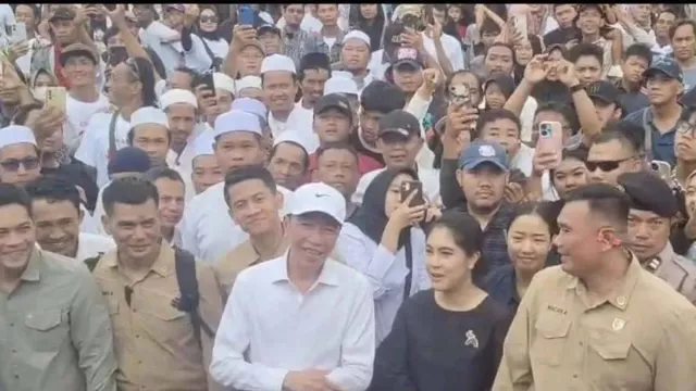 Jokowi Membaur dengan Warga Saat Hadiri Kirab Budaya di Tegal - GenPI.co