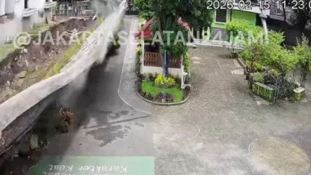 Viral Tembok SMPN 182 Kalibata Roboh, Polisi Selidiki Dugaan Kelalaian - GenPI.co