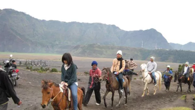 7 Koper Turis Thailand Hilang di Gunung Bromo, Polisi Bentuk Tim Khusus - GenPI.co