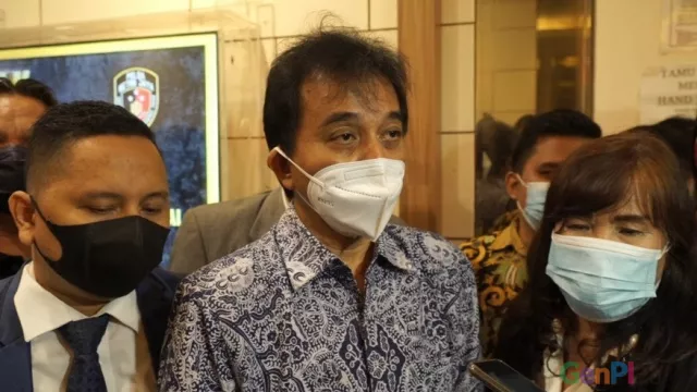 Mendadak Roy Suryo Beberkan Bukti di Polda Metro Jaya, Isinya... - GenPI.co
