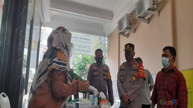 Warga Jagakarsa Siap Menjalani Vaksinasi Massal - GenPI.co Warga Jagakarsa Siap Menjalani Vaksinasi Massal - GenPI.co