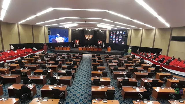 PTUN Batalkan UMP 2022, Begini Respons DPRD DKI Jakarta - GenPI.co