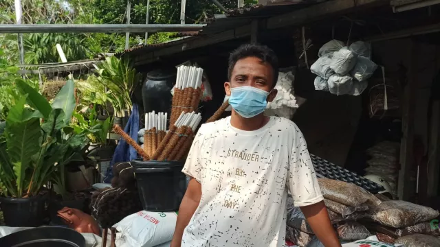 PPKM Diperpanjang Lagi, Pedagang Minta Jokowi Borong Dagangan - GenPI.co PPKM Diperpanjang Lagi, Pedagang Minta Jokowi Borong Dagangan - GenPI.co