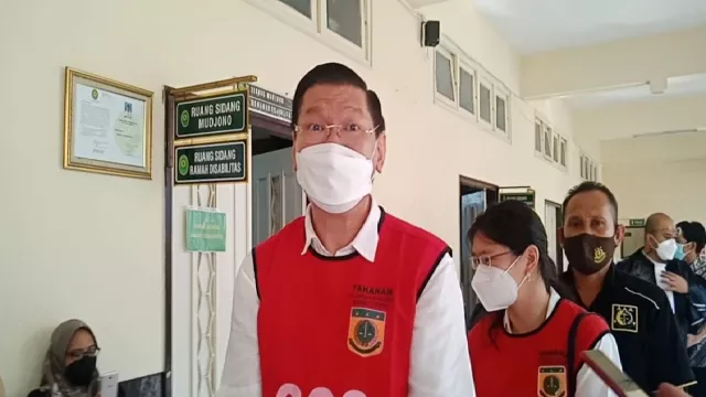 Penipu Ulung, Alex Wijaya Dituntut 3,5 Tahun Penjara - GenPI.co