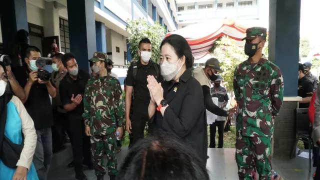 Puan Maharani Pantau Vaksinasi Permukiman Padat Penduduk - GenPI.co