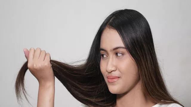 Mengoles Pasta Jahe ke Rambut, Wanita Bakal Bahagia - GenPI.co