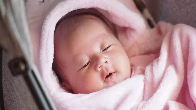 4 Cara Paling Ampuh Bikin Kulit Bayi Tampak Cerah, Simak Mom! - GenPI.co