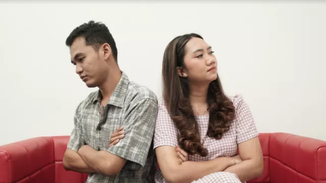 Cowok Kamu Mulai Cuek & Tak Romantis, Pakai 4 Cara ini Ladies - GenPI.co