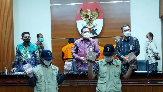 KPK Sukses Sita Uang OTT Wali Kota Bekasi Rp 3 Miliar, Skakmat - GenPI.co