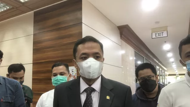 Suara Lantang Habiburokhman: Tembak Kepala Herry Wirawan - GenPI.co