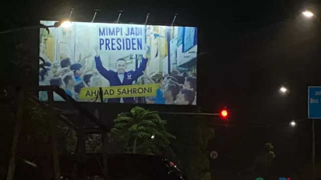 Warga Kebon Jeruk Sebut Ahmad Sahroni Mulai Beriklan di Billboard - GenPI.co