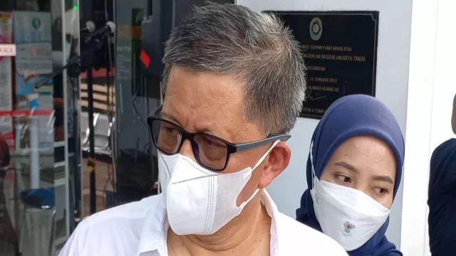 Rocky Gerung Bongkar Istana Sedang Panik, Ada Operasi Intelijen - GenPI.co