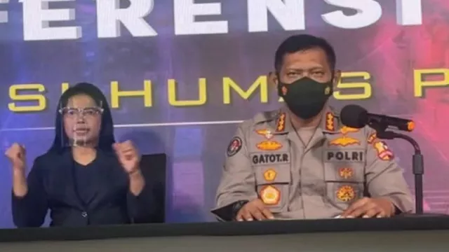 Manuver Senyap Polri Selamatkan Korban Aksi KKB Papua, Top! - GenPI.co Manuver Senyap Polri Selamatkan Korban Aksi KKB Papua, Top! - GenPI.co