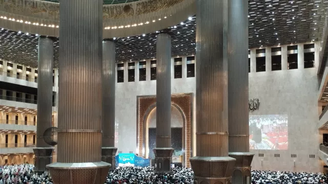 Masjid Istiqlal Memperpendek Pembacaan Doa Salat Tarawih - GenPI.co Masjid Istiqlal Memperpendek Pembacaan Doa Salat Tarawih - GenPI.co