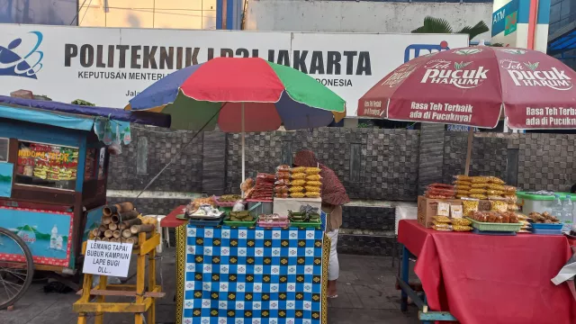 Jadi Favorit Buka Puasa, Omzet Penjual Lemang Naik 50 Persen - GenPI.co