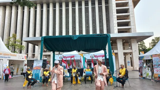 Ngabuburit Sambil Melihat Tari Samar Khas Arab di Masjid Istiqlal - GenPI.co Ngabuburit Sambil Melihat Tari Samar Khas Arab di Masjid Istiqlal - GenPI.co