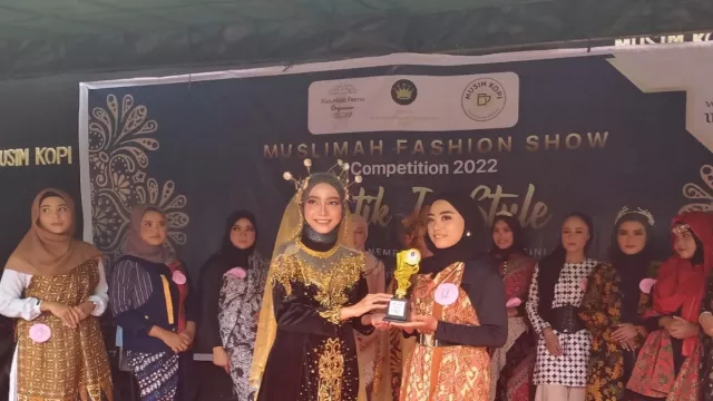 Muslimah Fashion Show Competition 2022 Hadirkan Batik Nusantara - GenPI.co