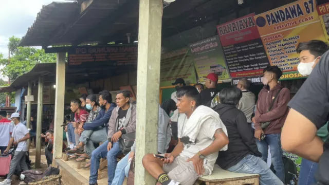 Terminal Pasar Lembang Ciledug Terpantau Mulai Dipenuhi Pemudik - GenPI.co