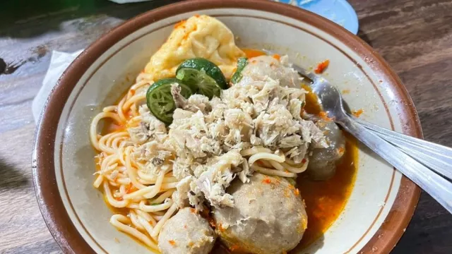 Ada Bakso Prasmanan Viral di Tasikmalaya, Kuahnya Pedas, Endes - GenPI.co