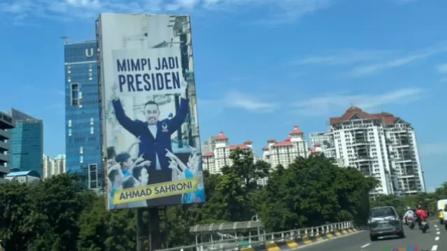 Baliho Ahmad Sahroni Bertebaran di Jakarta, Niat Nyapres? - GenPI.co