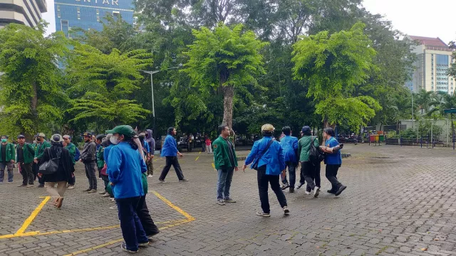 Peringati Reformasi di Kampus Trisakti, Mahasiswi Pingsan - GenPI.co