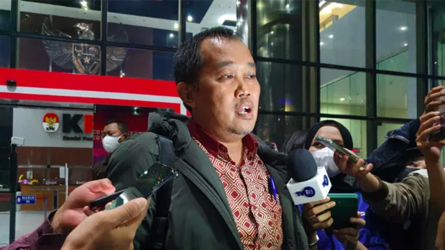 Kasus Budhi Sarwono, Koordinator MAKI Dicecar 11 Pertanyaan - GenPI.co Kasus Budhi Sarwono, Koordinator MAKI Dicecar 11 Pertanyaan - GenPI.co