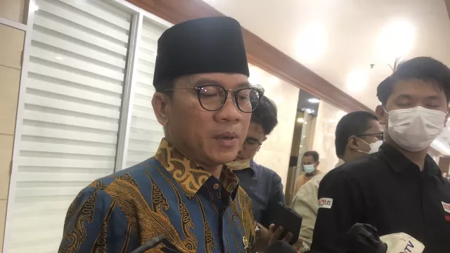 DPR Minta Menag Hentikan Pemotongan Dana Bantuan Pesantren - GenPI.co