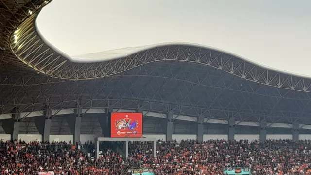 Lepas Kerinduan, Jakmania Bikin Stadion Patriot Bergemuruh - GenPI.co