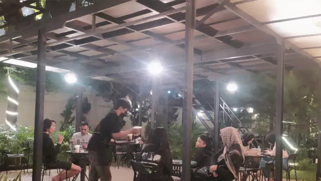 Kafe di Jaksel dengan Konsep Alam Terbuka, Pas Buat Healing - GenPI.co