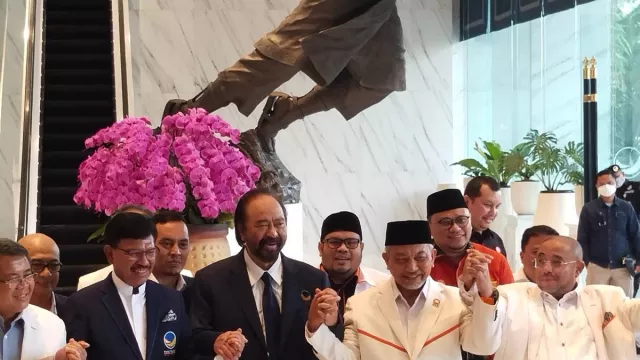 Nasdem Bertemu PKS, Surya Paloh Akui Belum Bahas Nama Capres 2024 - GenPI.co