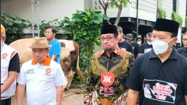 PKS Kurban 103 Ekor Sapi ke Seluruh Indonesia, 2 Ekor dari Anies - GenPI.co