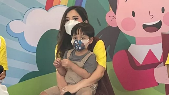 Anak Tasya Kamila Dikenalkan Membaca Nyaring sejak Usia 2 Bulan - GenPI.co Anak Tasya Kamila Dikenalkan Membaca Nyaring sejak Usia 2 Bulan - GenPI.co